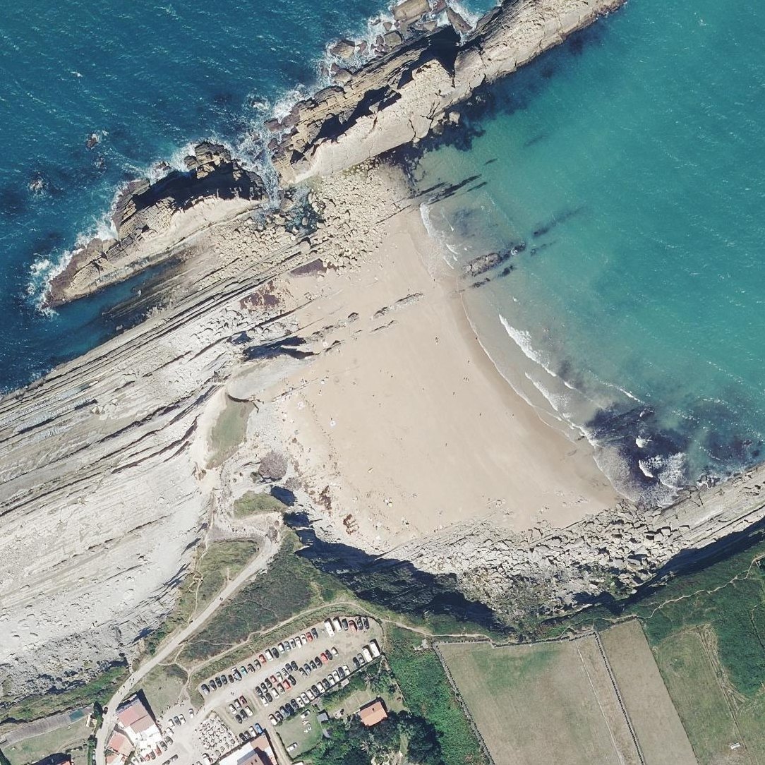 Aerial map of Arnía Beach