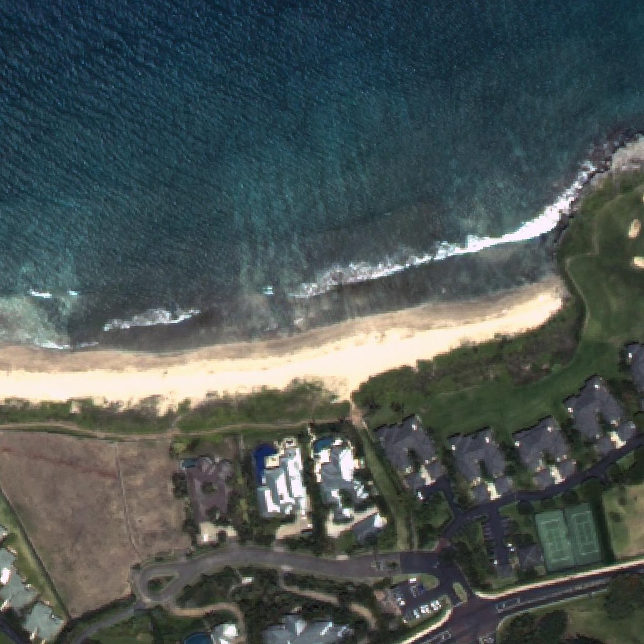 Aerial map of Oneloa Beach
