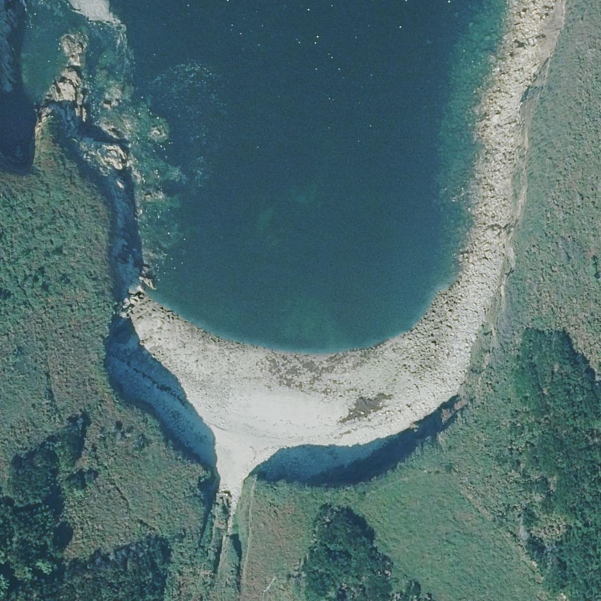 Aerial map of Praia de Arnela
