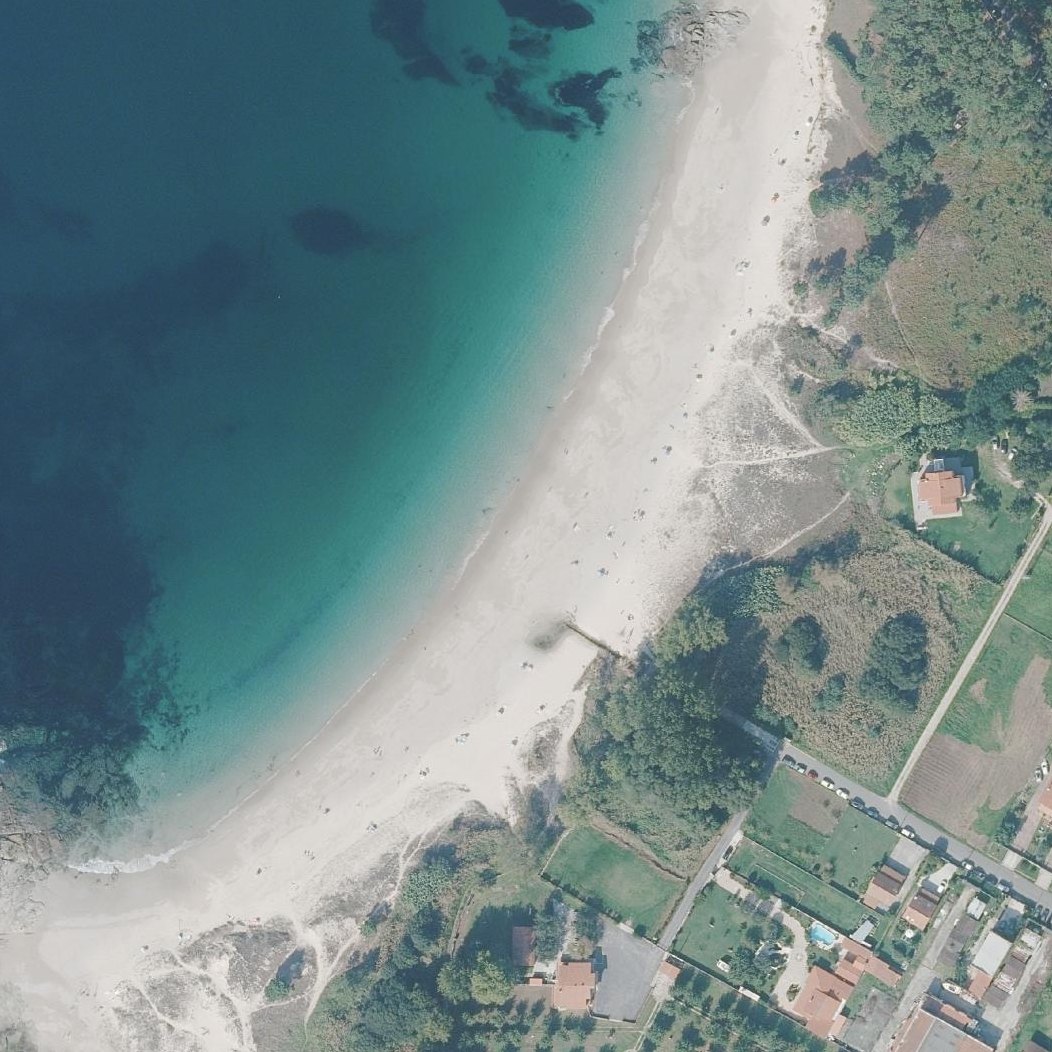 Aerial map of Praia de Caveiro