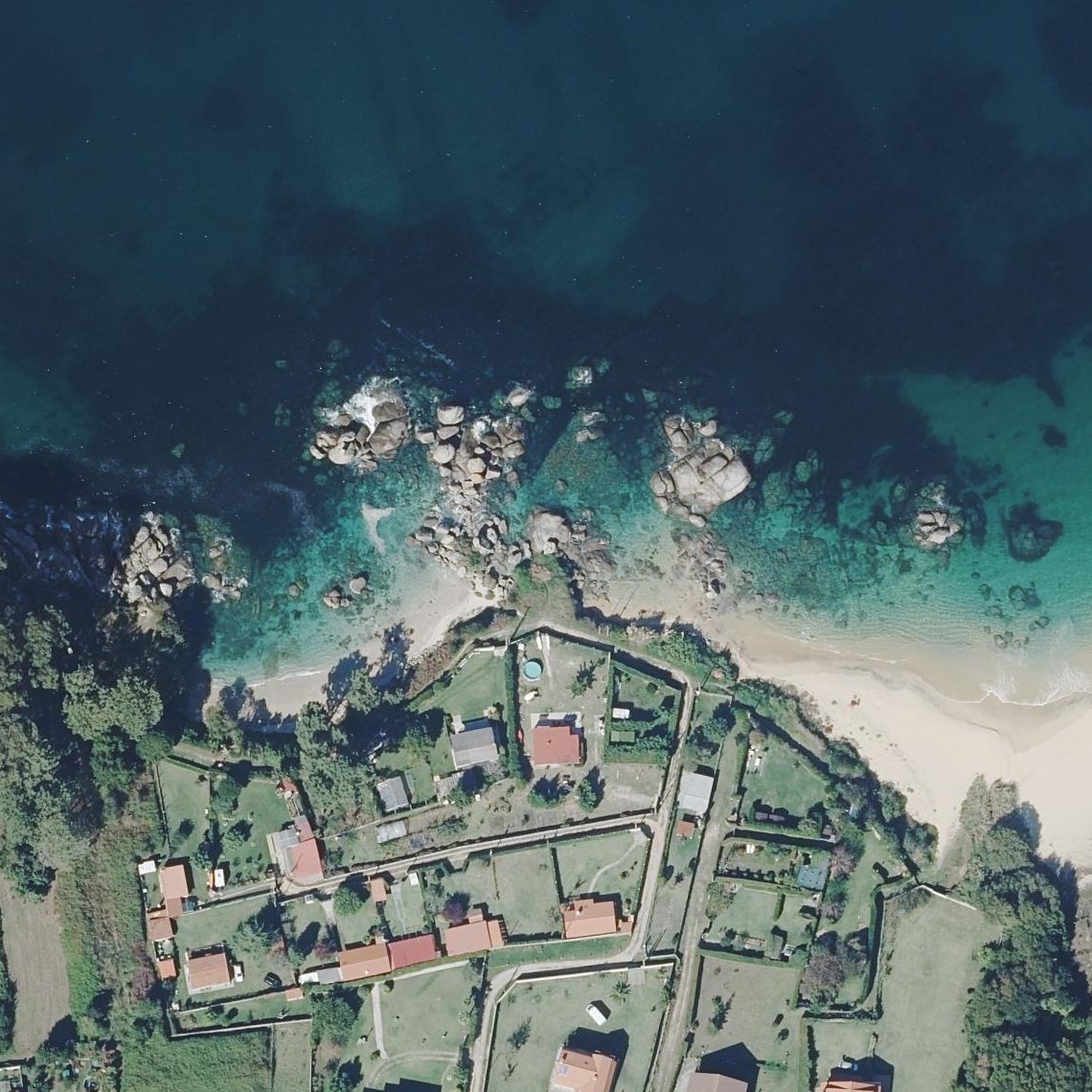 Aerial map of Praia de Cornide