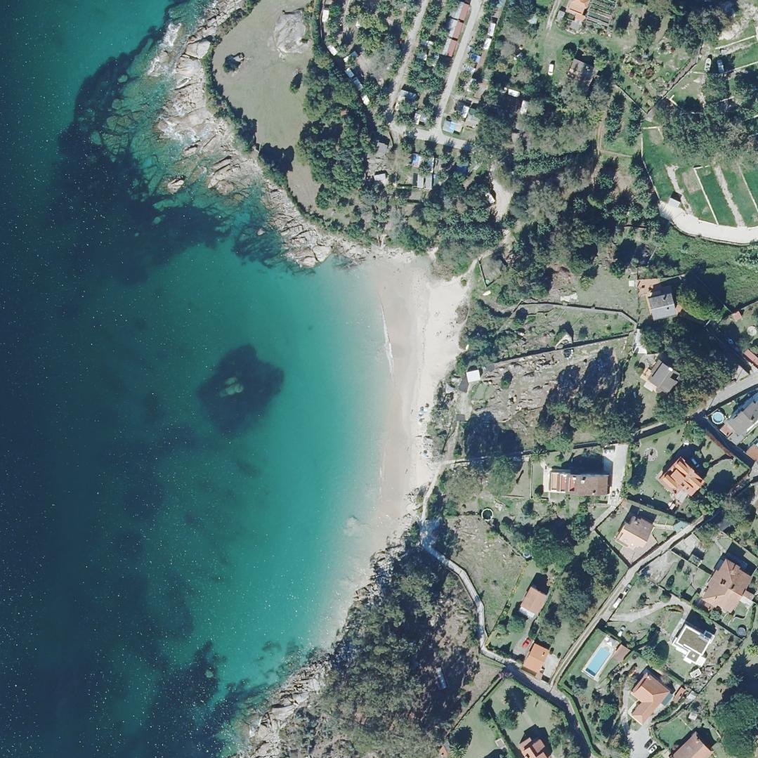 Aerial map of Praia de Francón