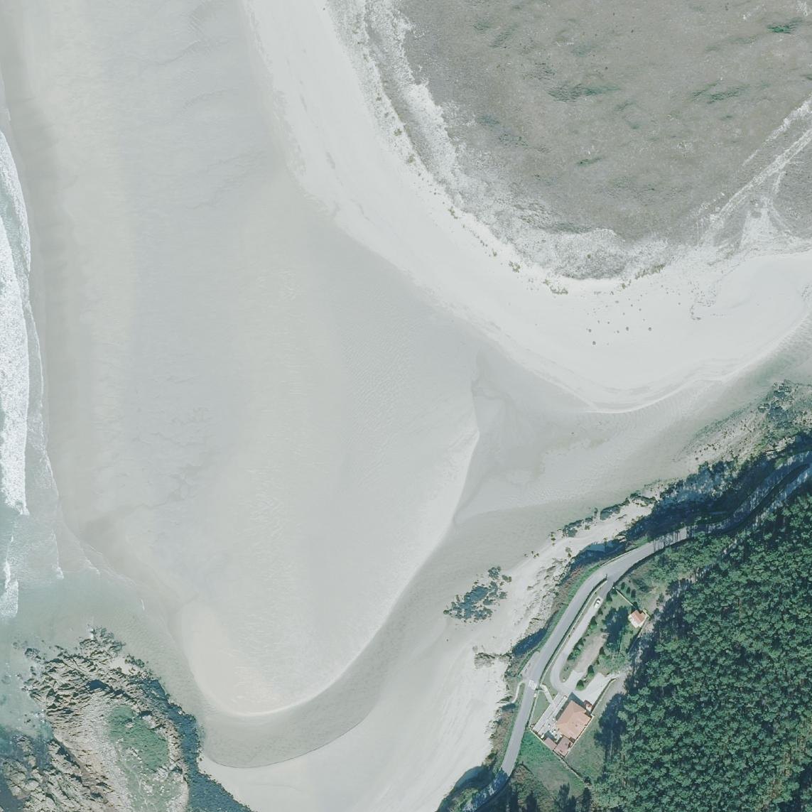 Aerial map of Praia de Lires