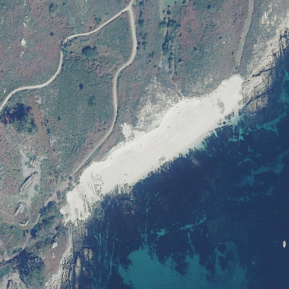 Aerial map of Praia de Mellide