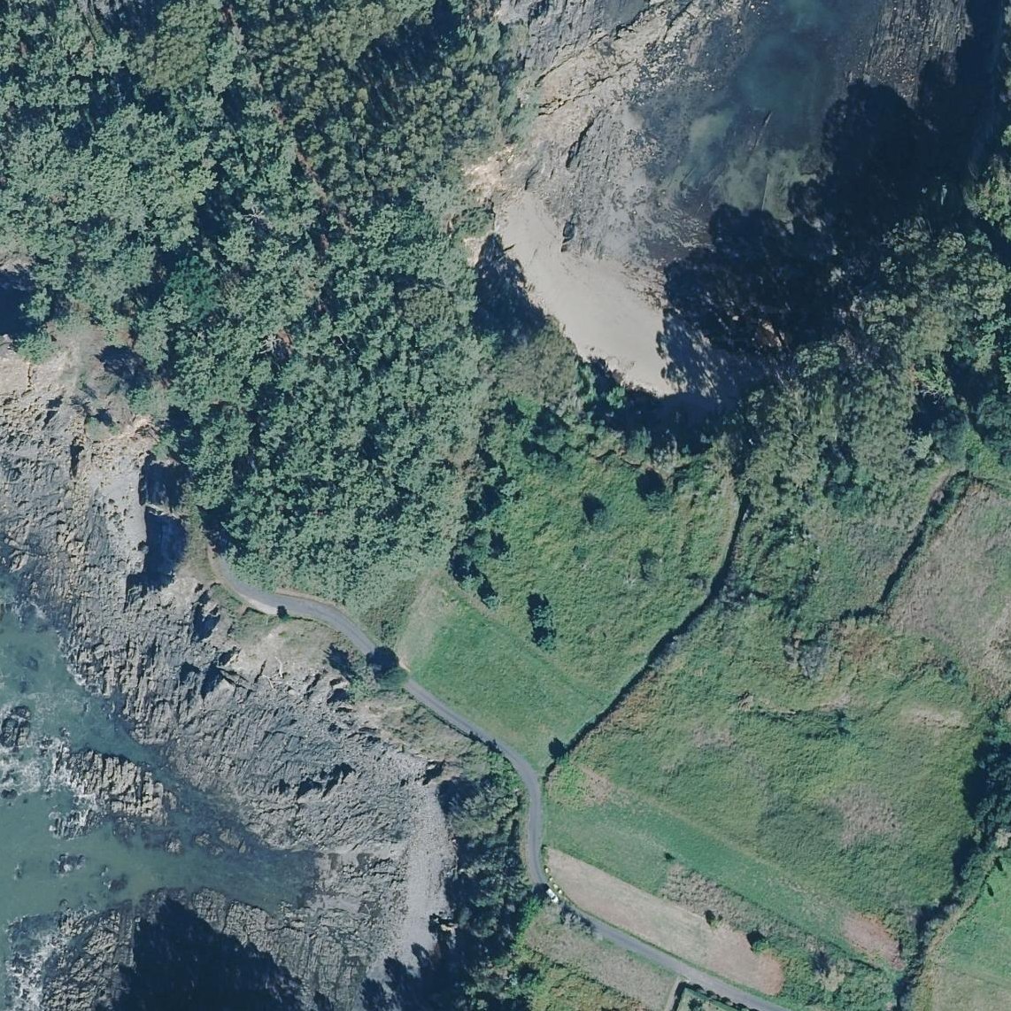 Aerial map of Praia de Paredes