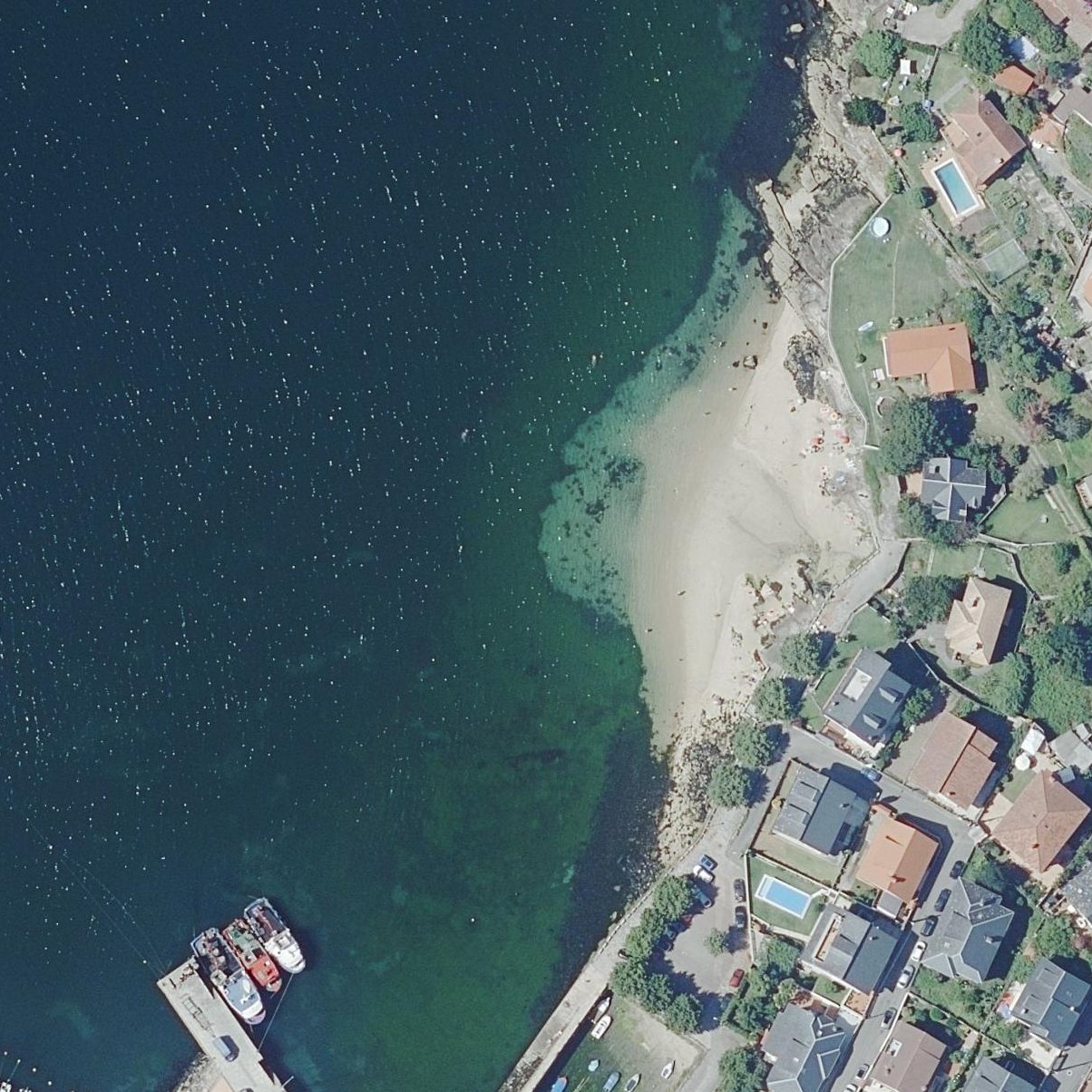 Aerial map of Praia de Penedos