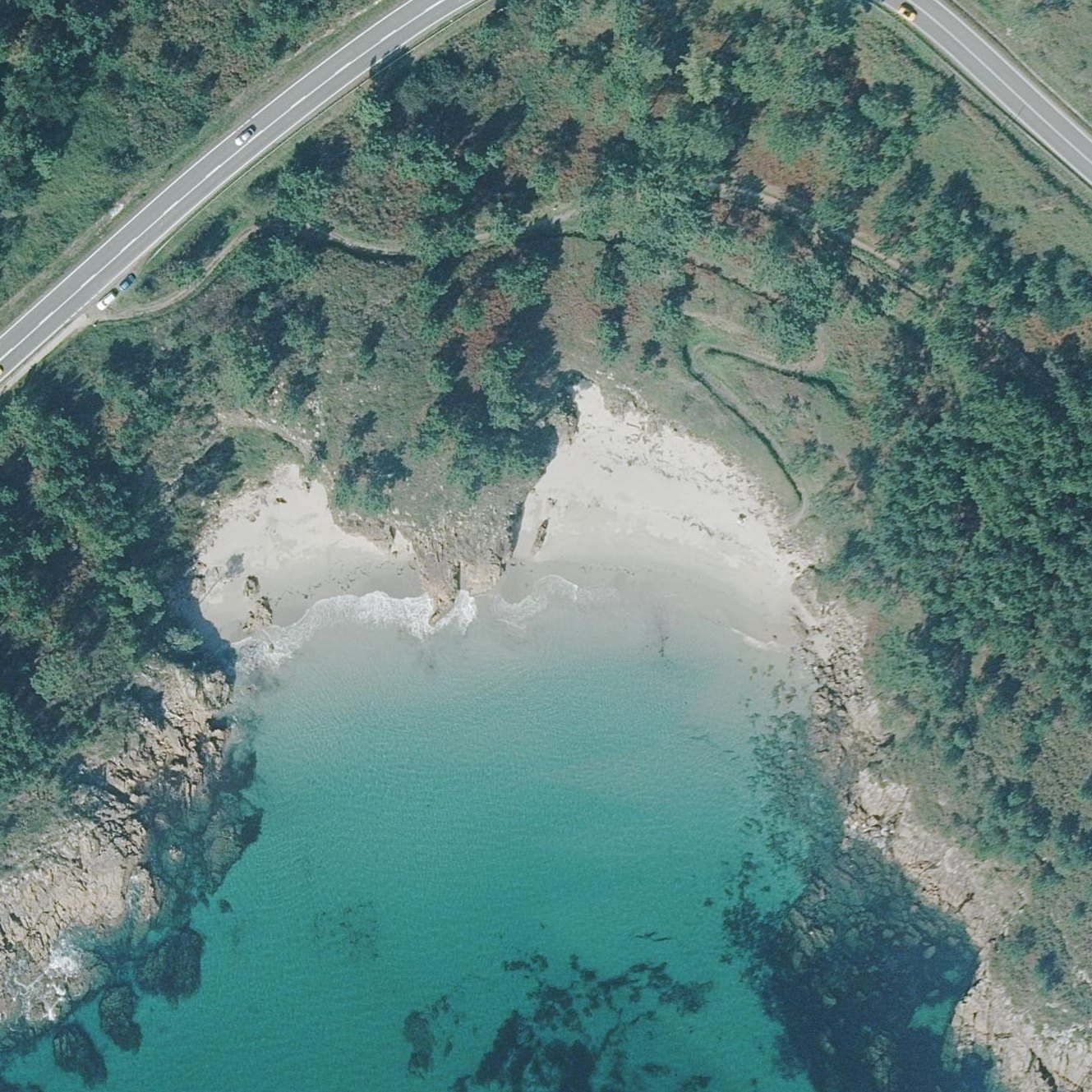 Aerial map of Praia de Talón