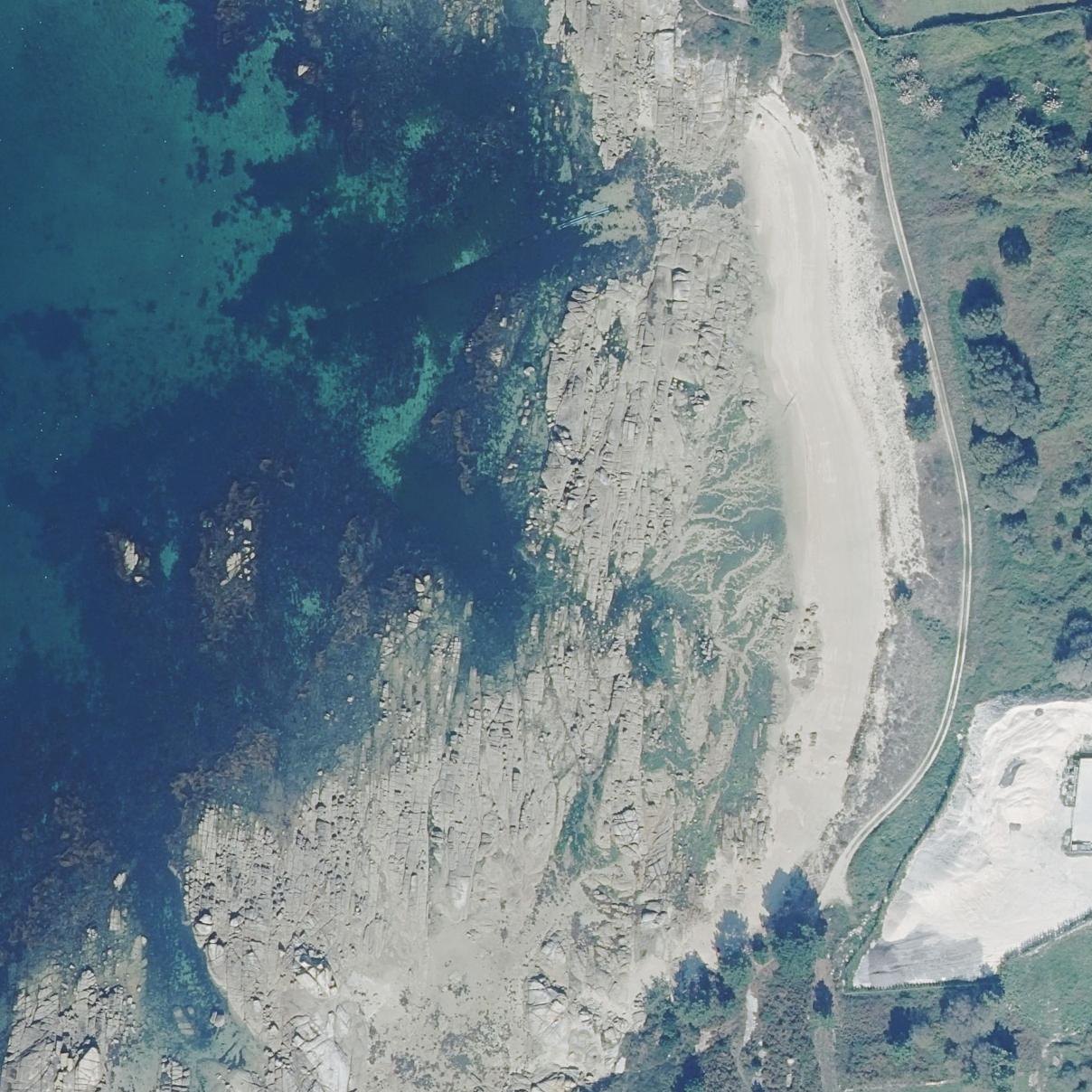 Aerial map of Praia do Mallón